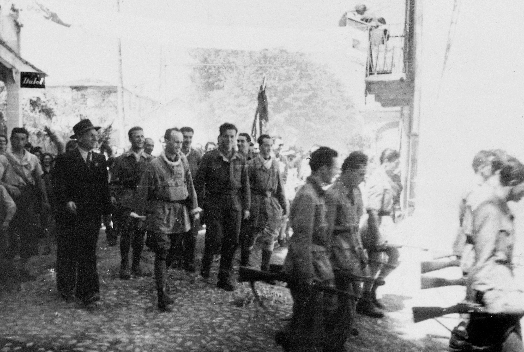 Partigiani sfilano a Chiusa di Pesio